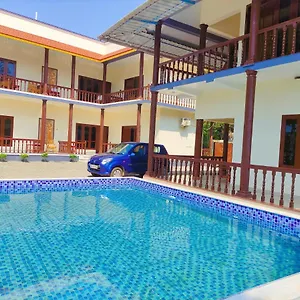 Kayaloram Poovar
