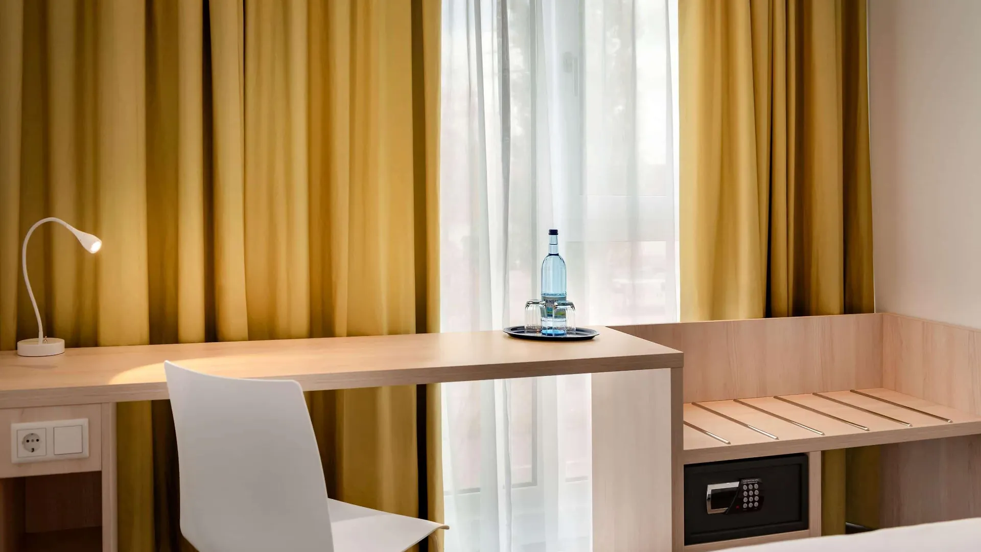 Super 8 By Wyndham Augsburg Hotel